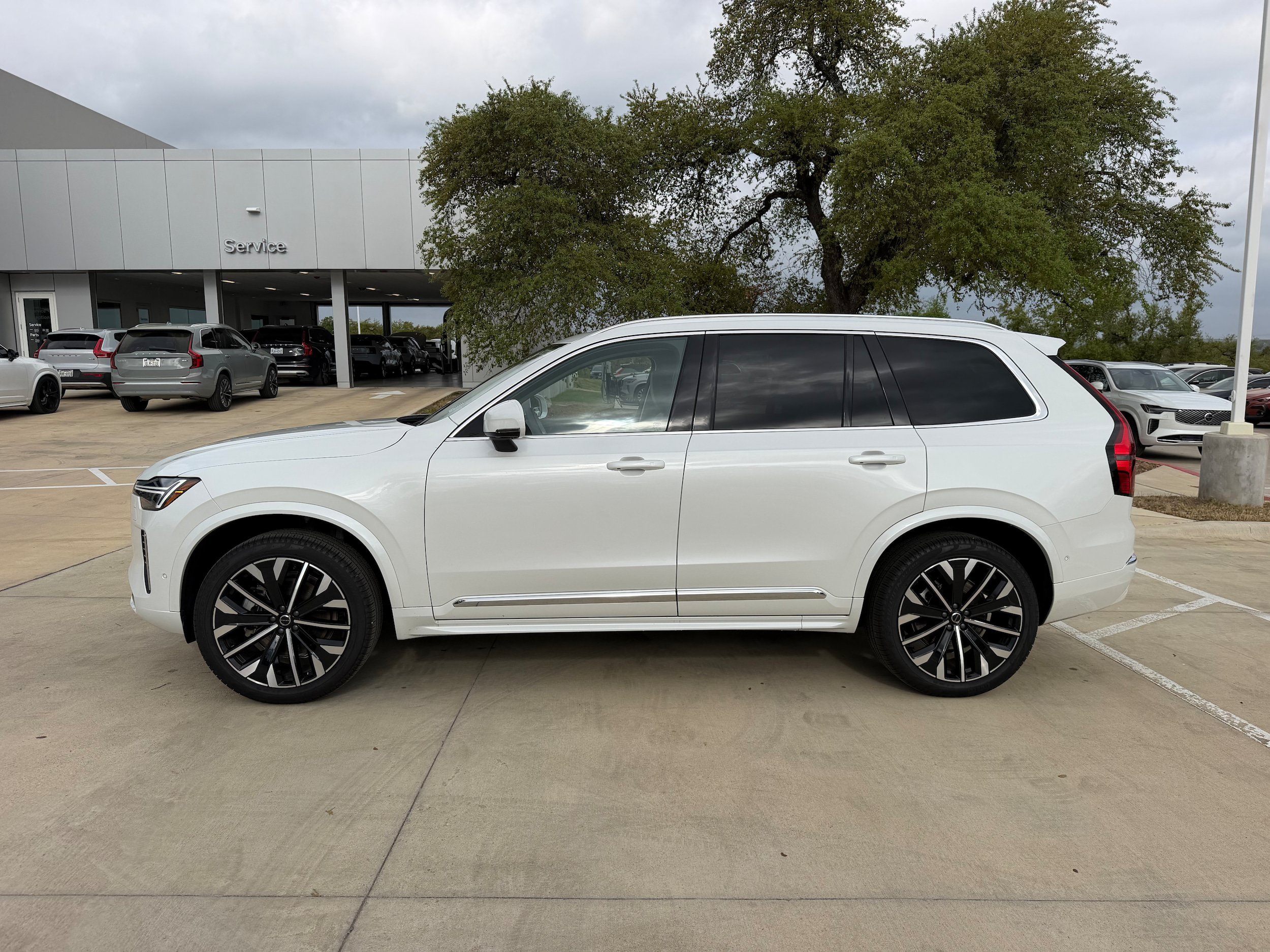 Used 2026 Volvo XC90 B6 Ultra w/ Protection Package AWD/4WD image 3