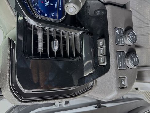 Used 2023 Chevrolet Silverado 1500 ZR2 w/ Technology Package AWD/4WD image 27