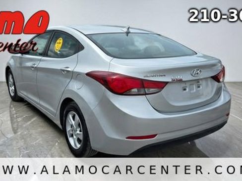 Used 2014 Hyundai Elantra SE image 3