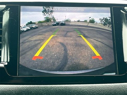 Used 2019 Chrysler Pacifica Touring-L w/ S Appearance Package image 13