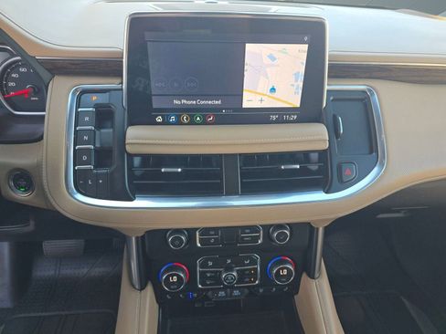 Used 2021 Chevrolet Suburban Premier w/ Premium Package image 23