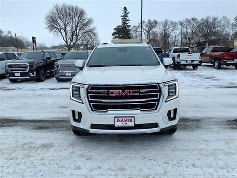 Used 2024 GMC Yukon XL SLT w/ SLT Premium Package image 9