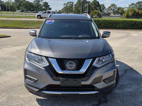 Used 2017 Nissan Rogue SV AWD/4WD image 3