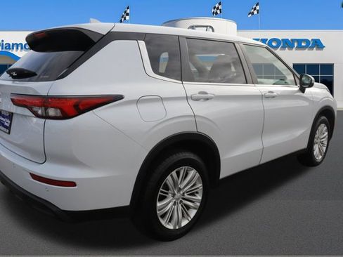 Used 2024 Mitsubishi Outlander ES image 7