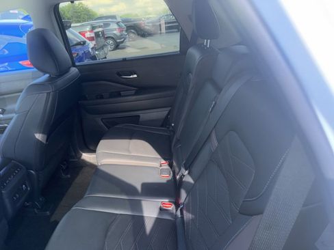 Used 2023 Nissan Pathfinder Platinum w/ Black Appearance Package AWD/4WD image 3