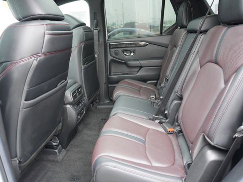 Used 2025 Honda Pilot Black Edition image 16