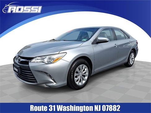 Used 2016 Toyota Camry image 1