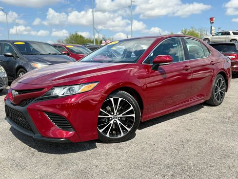 Used 2018 Toyota Camry SE w/ Convenience Package FWD image 9