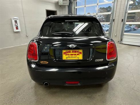 Used 2016 MINI Cooper 4-Door Hardtop image 4