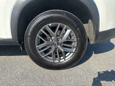 Used 2024 Nissan Rogue S image 27