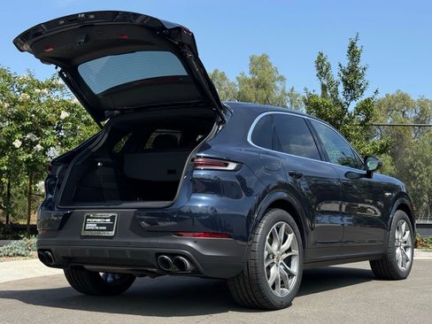 Certified 2024 Porsche Cayenne image 32