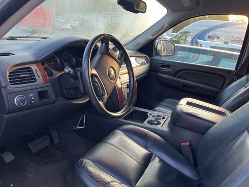 Used 2009 Chevrolet Suburban LT w/ Luxury Package image 6