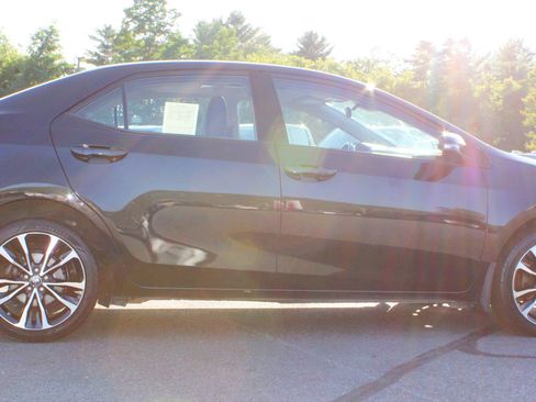 Used 2018 Toyota Corolla SE w/ SE Premium Package FWD image 7
