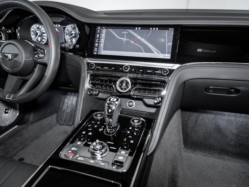 Used 2024 Bentley Flying Spur W12 image 34