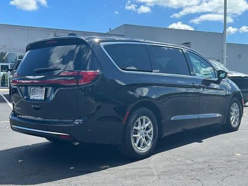 New 2026 Chrysler Pacifica Select image 3