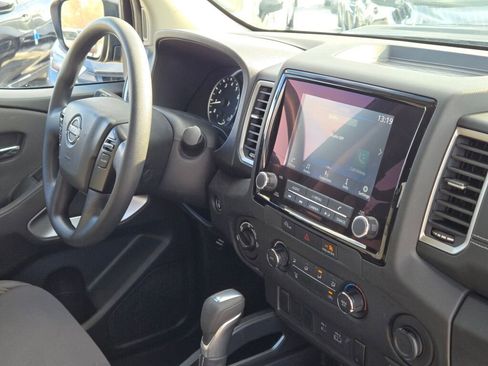 Used 2024 Nissan Frontier SV image 8