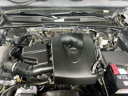 Used 2019 Toyota Tacoma TRD Off-Road RWD image 30