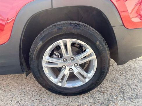 Used 2023 GMC Terrain SLE w/ Driver Convenience Package image 9