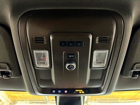 Used 2022 GMC Yukon SLT image 16