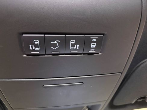 Used 2018 Dodge Grand Caravan GT FWD image 21