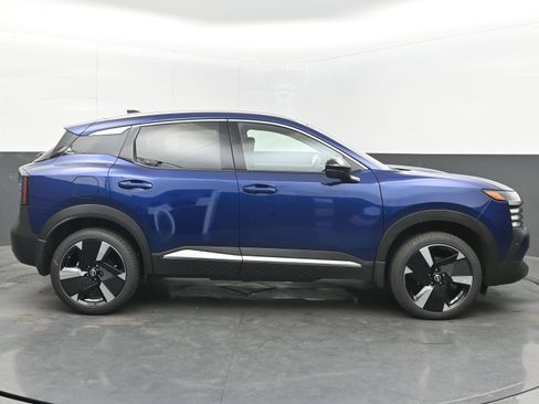 New 2026 Nissan Kicks SR w/ SR Premium Package image 8