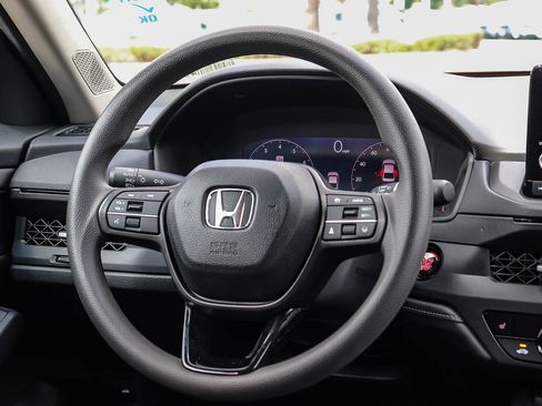 Used 2025 Honda Accord SE image 17
