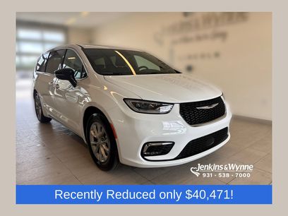 Used 2026 Chrysler Pacifica Limited