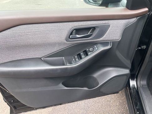 Used 2023 Nissan Rogue S AWD/4WD image 11