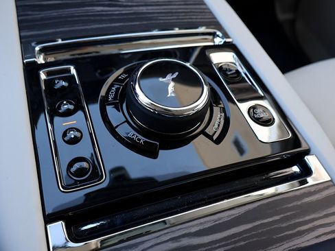 New 2026 Rolls-Royce Cullinan image 31