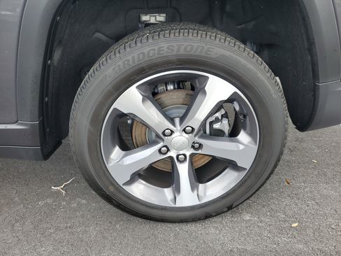 Used 2025 Jeep Grand Cherokee L Limited image 5