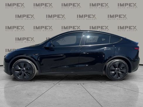 Used 2025 Tesla Model Y Long Range RWD image 2