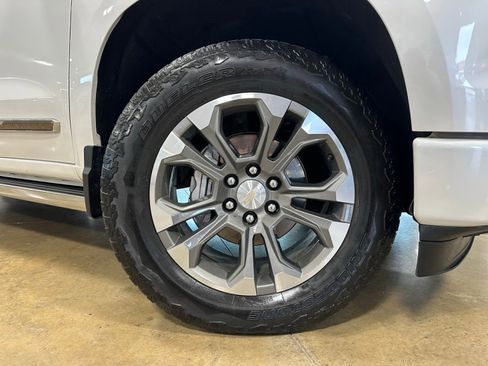 Used 2022 Chevrolet Silverado 1500 High Country w/ LPO, Dark Essentials Package AWD/4WD image 7