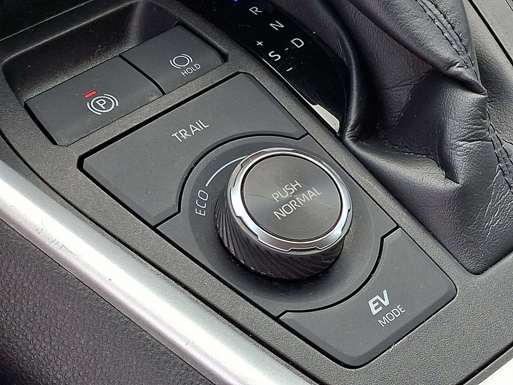 Certified 2024 Toyota RAV4 XLE AWD/4WD image 28
