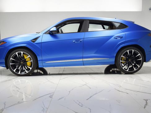 Used 2022 Lamborghini Urus AWD/4WD image 3