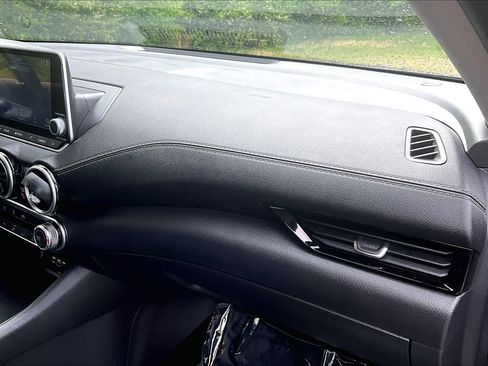Used 2024 Nissan Sentra SV FWD image 19