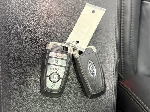 Used 2018 Ford Explorer XLT w/ Equipment Group 202A AWD/4WD image 35