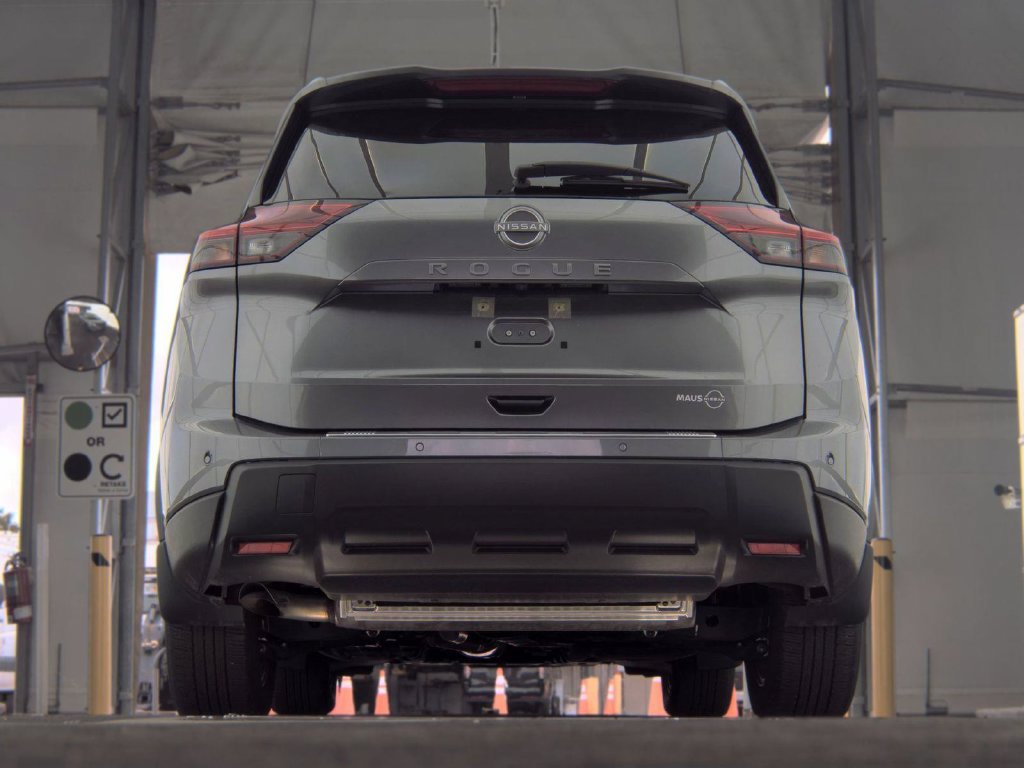 Used 2025 Nissan Rogue SV w/ SV Premium Package FWD image 4