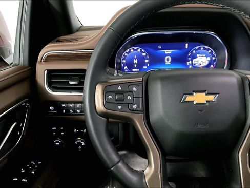 Used 2024 Chevrolet Suburban High Country w/ Premium Package 2 AWD/4WD image 23