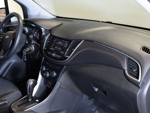 Used 2020 Chevrolet Trax LT FWD image 31