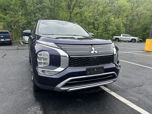 Used 2025 Mitsubishi Outlander AWD image 11
