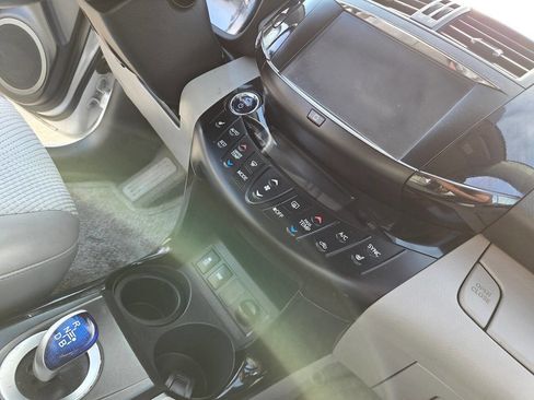 Used 2012 Toyota RAV4 EV image 37