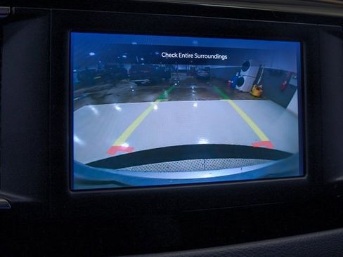 Used 2023 Chrysler Voyager LX image 16