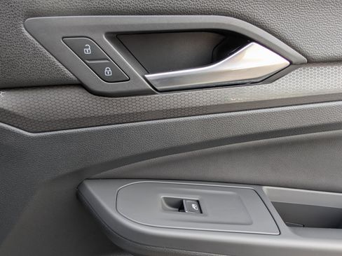 Used 2024 Volkswagen GTI SE image 22