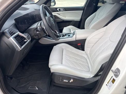 Used 2025 BMW X5 sDrive40i w/ Premium Package image 17