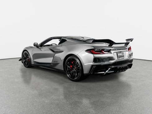 Used 2023 Chevrolet Corvette Z06 w/ Z07 Performance Package RWD image 15