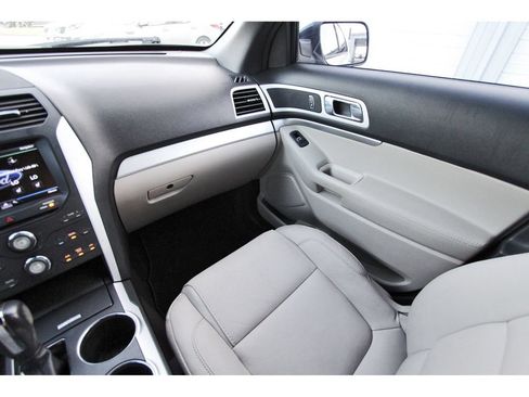 Used 2013 Ford Explorer XLT FWD image 10