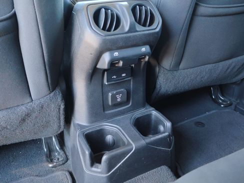 Used 2019 Jeep Wrangler Unlimited Sahara image 31