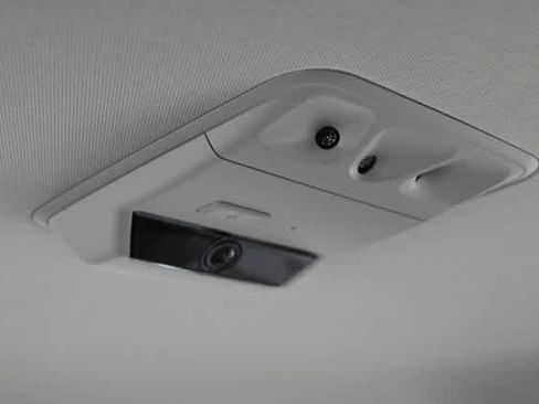 Used 2024 Kia Carnival EX image 18