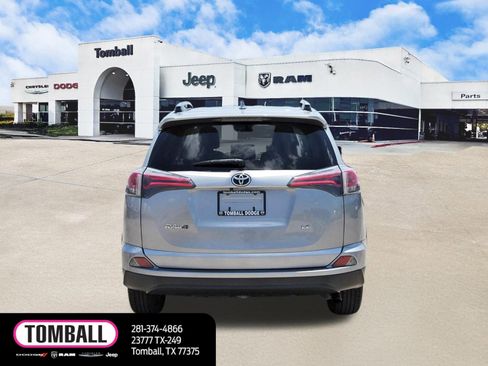 Used 2018 Toyota RAV4 LE FWD image 6