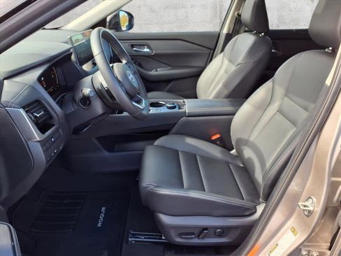 Used 2024 Nissan Rogue SL w/ SL Premium Package image 4